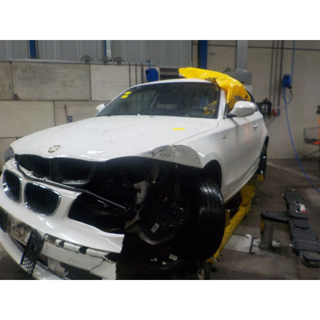 Grill światła przedniego lewego BMW 1 serie (E81) (2008 - 2011) Hatchback 3-drs 116i 2.0 16V (N43-B20A)
