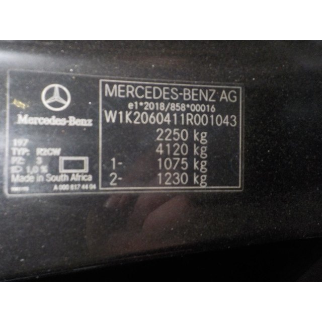 Atrapa/grill Mercedes-Benz C (W206) (2021 - teraz) Sedan C-180 1.5 EQ Boost (A0001E28C-180 1.5 EQ Boost)
