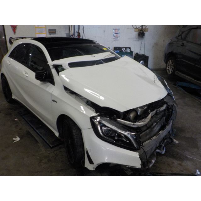 Zwolnienie hamulca ręcznego Mercedes-Benz A (W176) (2015 - 2018) A-Klasse AMG (W176) Hatchback 2.0 A-45 AMG Turbo 16V 4-Matic (M133.980)