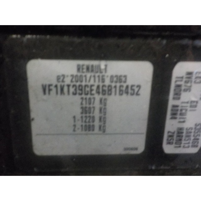 Zapięcie pasa bezpieczeństwa, przednie prawe Renault Laguna III Estate (KT) (2008 - 2015) Combi 5-drs 2.0 dCi 16V 175 FAP (M9R-800)