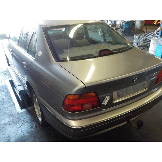 Światło przeciwmgielne BMW 5 serie (E39) (1996 - 2003) Sedan 520i 24V (M52-B20(206S3))