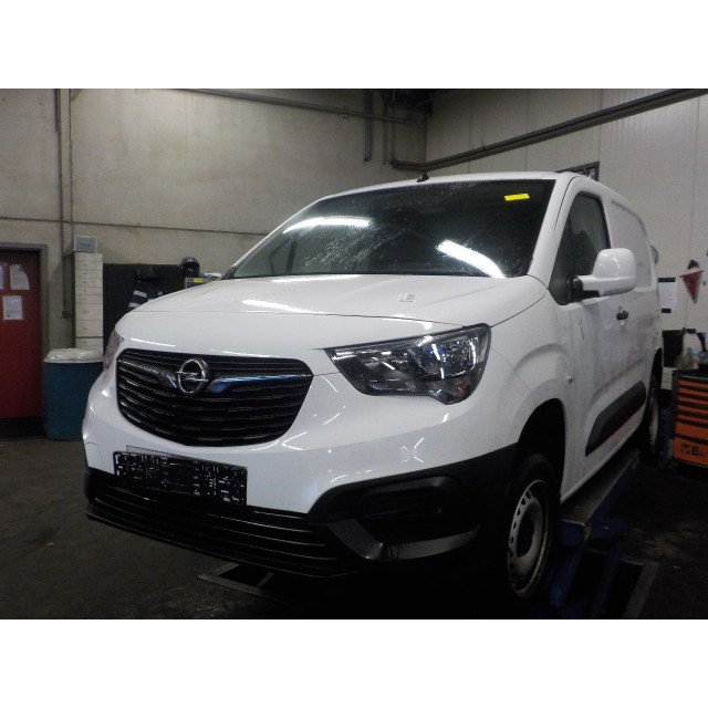 Zacisk hamulcowy tylny prawy Vauxhall / Opel Combo Cargo (2018 - teraz) Van 1.6 CDTI 75 (B16DTL(DV6FE))