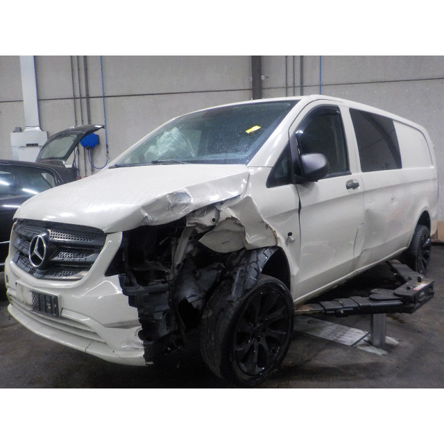 Nadkole przednie prawe Mercedes-Benz Vito (447.6) (2014 - teraz) Van 1.6 111 CDI 16V (OM622.951(R9M-503))