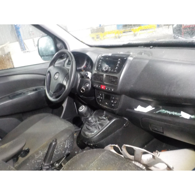 Zacisk hamulcowy przedni prawy Vauxhall / Opel Combo (2012 - 2018) Van 1.6 CDTI 16V (A16FDH(Euro 5))