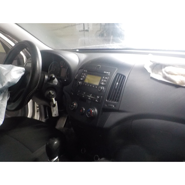 Mechanizm sterowania elektrycznego szyby drzwi przednich prawych Hyundai i30 (FD) (2007 - 2011) Hatchback 1.6 CRDi 16V VGT LP (D4FB)