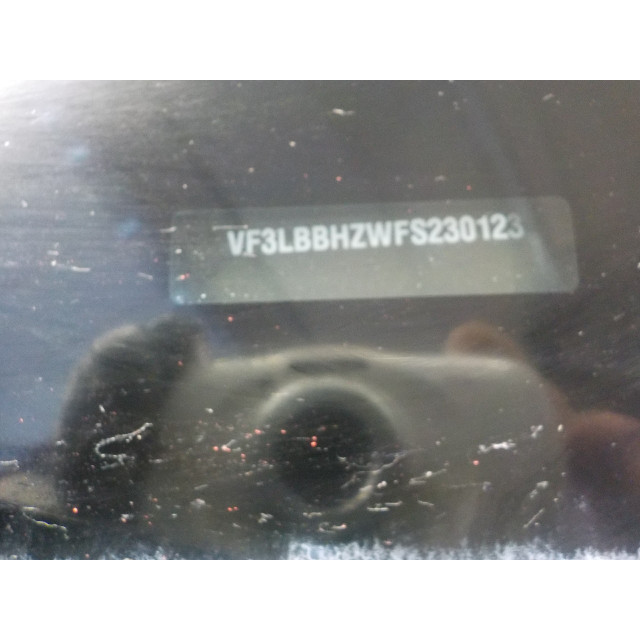 Multimedialny panel sterowania Peugeot 308 (L3/L8/LB/LH/LP) (2013 - 2021) Hatchback 5-drs 1.6 BlueHDi 120 (DV6FC(BHZ))