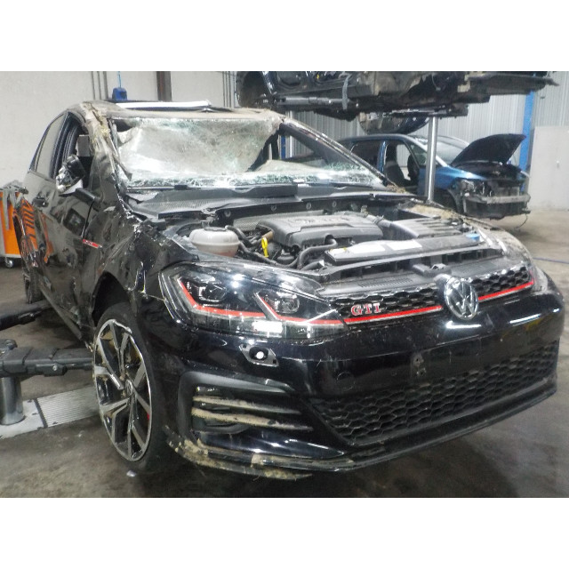 Kolumna zawieszenia przednia prawa Volkswagen Golf VII (AUA) (2017 - 2020) Hatchback 2.0 GTI 16V Performance Package (DLBA)