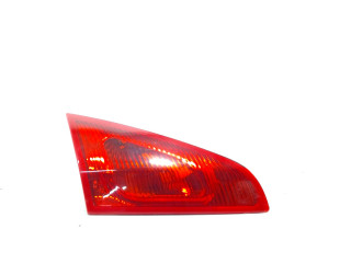 Światło tylne w klapie tylnej z lewej Mitsubishi Colt (Z2/Z3) (2004 - 2012) Hatchback 1.1 12V (3A91)