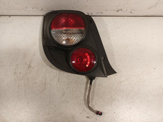 Lewe tylne światło na zewnątrz Daewoo/Chevrolet Aveo (300) (2011 - 2015) Hatchback 1.3 D 16V (LSF)