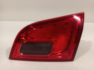 Światło tylne w klapie tylnej z prawej Vauxhall / Opel Astra J Sports Tourer (PD8/PE8/PF8) (2014 - 2015) Combi 1.6 CDTI 16V (B16DTL(Euro 6))